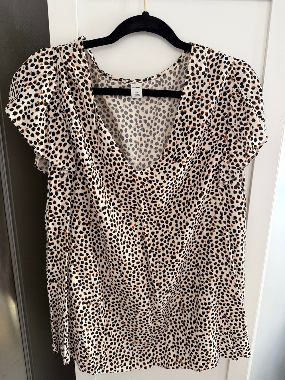Old Navy Leopard Print V-Neck Flutter Sleeve Blouse - White/Tan/Black